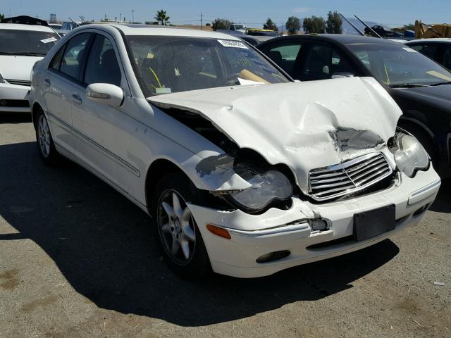 WDBRF61J52F226551 - 2002 MERCEDES-BENZ C 240 WHITE photo 1