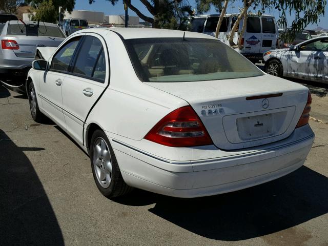 WDBRF61J52F226551 - 2002 MERCEDES-BENZ C 240 WHITE photo 3