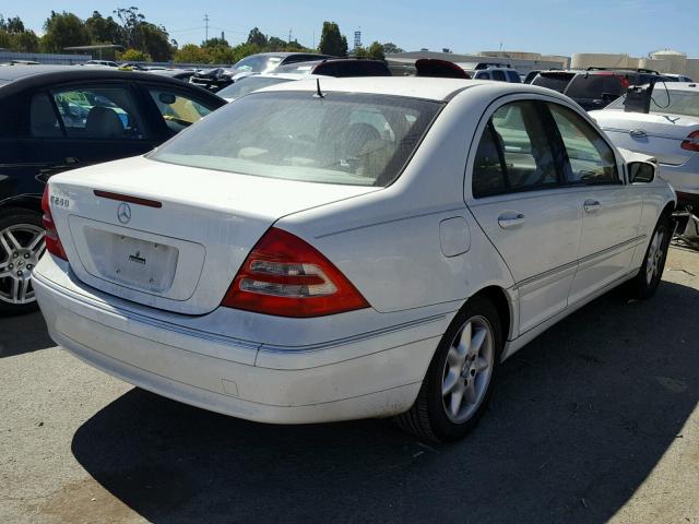 WDBRF61J52F226551 - 2002 MERCEDES-BENZ C 240 WHITE photo 4