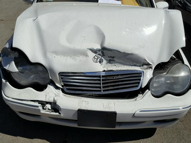 WDBRF61J52F226551 - 2002 MERCEDES-BENZ C 240 WHITE photo 7