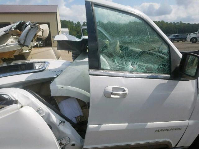 5LMFU27R04LJ17699 - 2004 LINCOLN NAVIGATOR WHITE photo 5