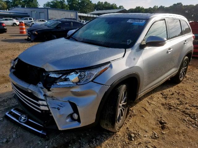 5TDKZRFH2JS539184 - 2018 TOYOTA HIGHLANDER SILVER photo 2