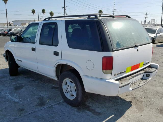 1GNDT13W5YK294338 - 2000 CHEVROLET BLAZER WHITE photo 3