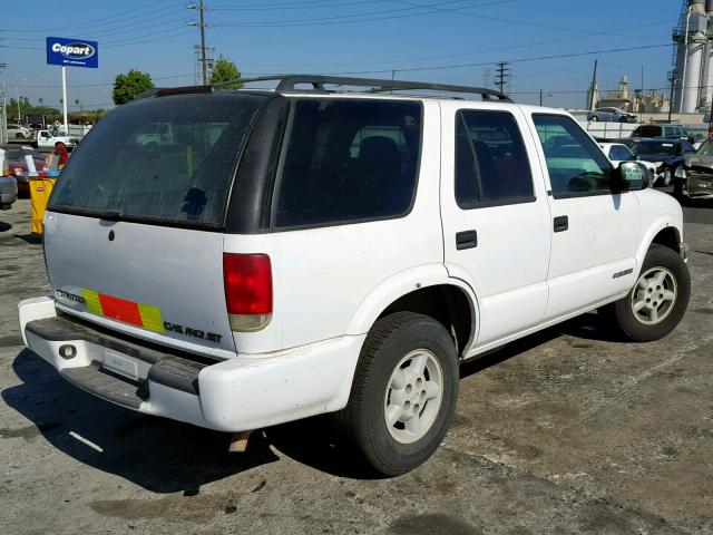 1GNDT13W5YK294338 - 2000 CHEVROLET BLAZER WHITE photo 4