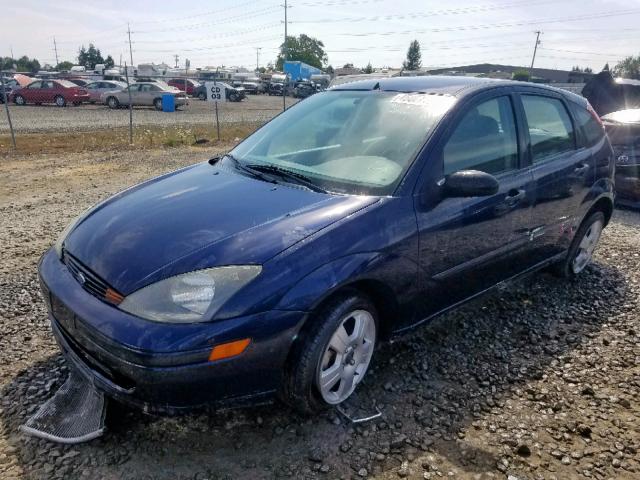 3FAFP37394R122987 - 2004 FORD FOCUS ZX5 BLUE photo 2