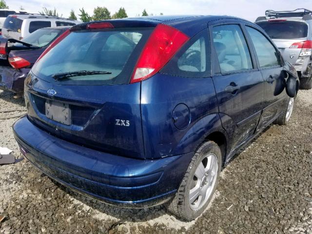 3FAFP37394R122987 - 2004 FORD FOCUS ZX5 BLUE photo 4