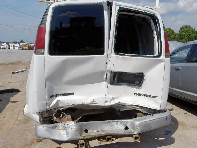 1GCFG15WX21134049 - 2002 CHEVROLET EXPRESS G1 WHITE photo 9