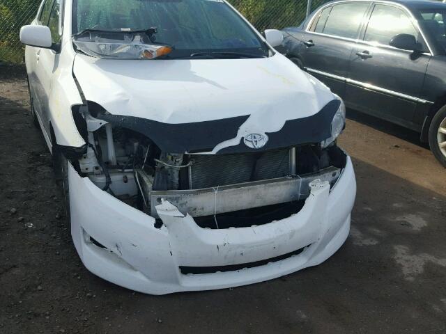 2T1KE40E99C011269 - 2009 TOYOTA COROLLA MA WHITE photo 9