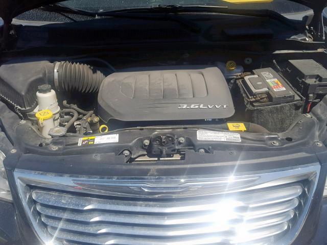 2C4RC1CG2DR660131 - 2013 CHRYSLER TOWN & COU BLUE photo 7