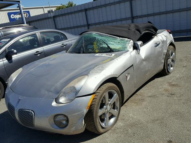 1G2MC35B78Y123669 - 2008 PONTIAC SOLSTICE SILVER photo 2