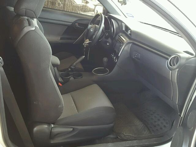 JTKJF5C79FJ004276 - 2015 TOYOTA SCION TC WHITE photo 5