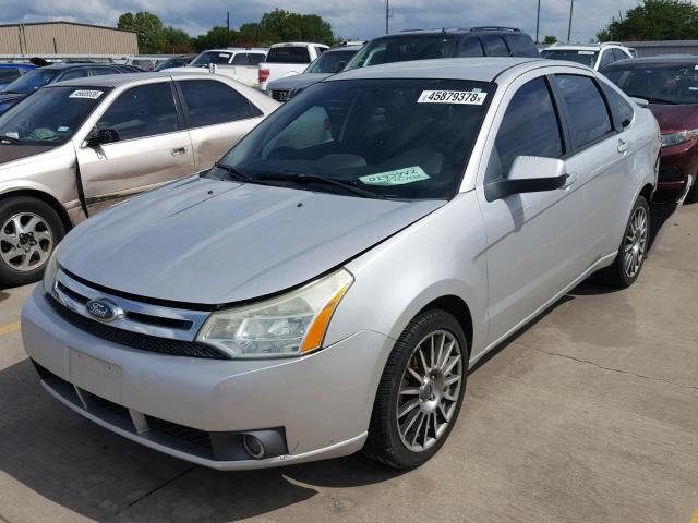 1FAHP36N89W207657 - 2009 FORD FOCUS SES SILVER photo 2