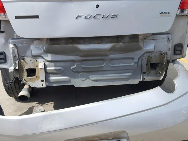 1FAHP36N89W207657 - 2009 FORD FOCUS SES SILVER photo 9