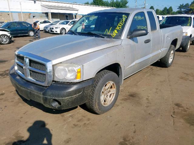 1D7HE42K56S637656 - 2006 DODGE DAKOTA SLT SILVER photo 2