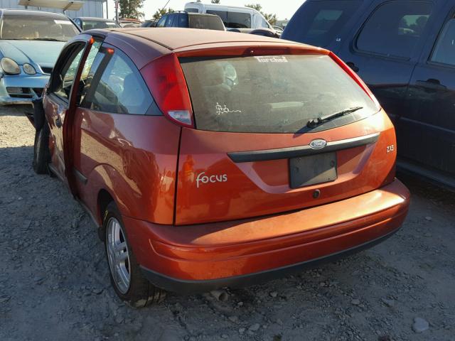 3FAFP3133YR239267 - 2000 FORD FOCUS ZX3 ORANGE photo 3