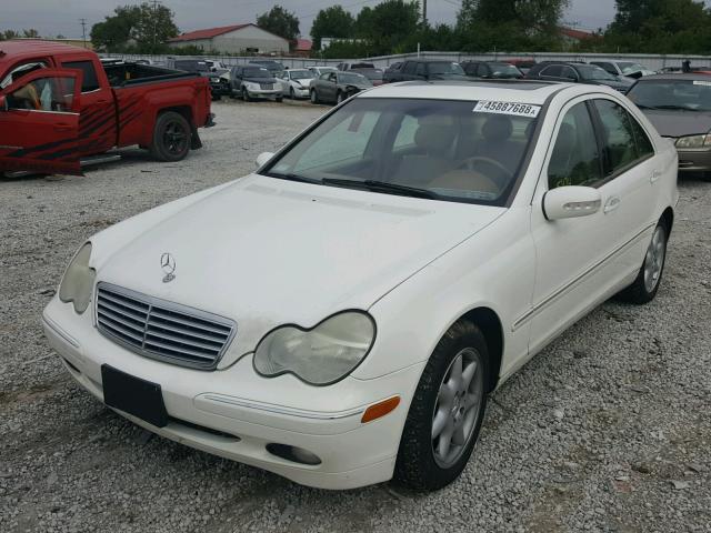 WDBRF61J14F448264 - 2004 MERCEDES-BENZ C 240 WHITE photo 2