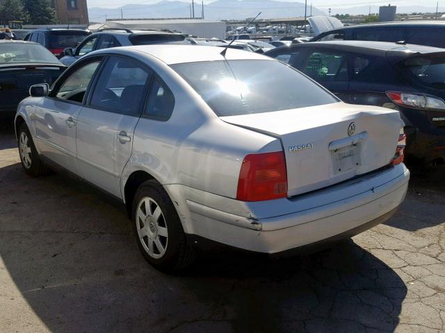 WVWMA63B2XE423402 - 1999 VOLKSWAGEN PASSAT GLS SILVER photo 3