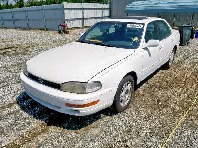 4T1VK13E6NU018527 - 1992 TOYOTA CAMRY XLE WHITE photo 2