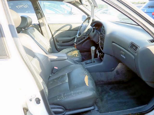 4T1VK13E6NU018527 - 1992 TOYOTA CAMRY XLE WHITE photo 5