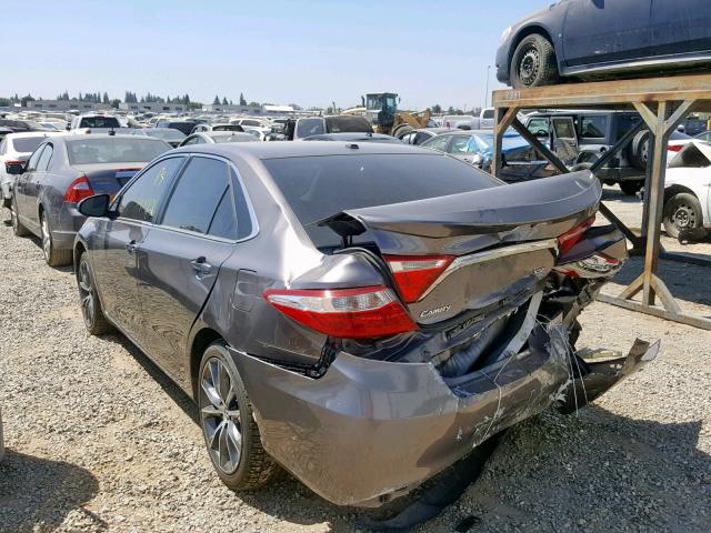 4T1BF1FK8FU883283 - 2015 TOYOTA CAMRY LE GRAY photo 3