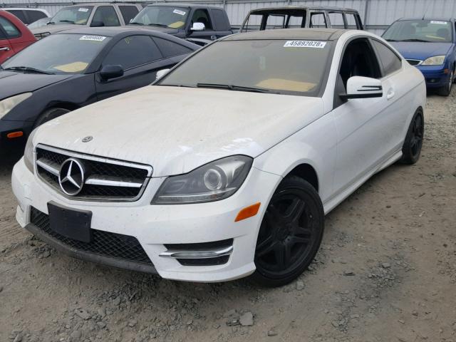 WDDGJ4HB6DF955581 - 2013 MERCEDES-BENZ C250 WHITE photo 2