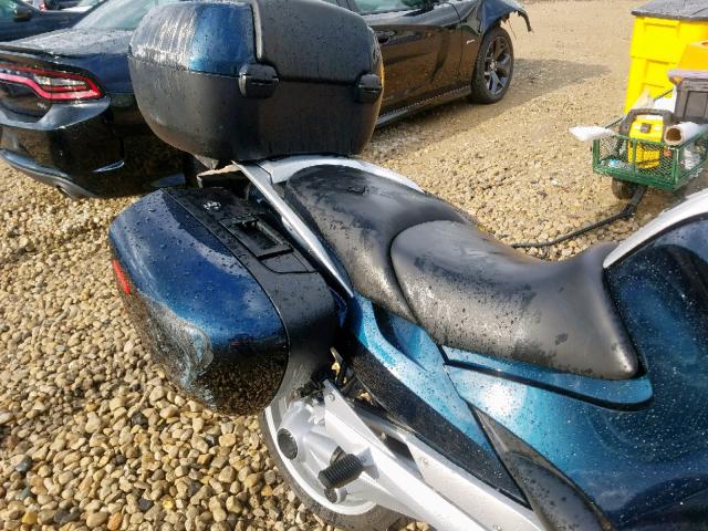 WB1044008CZW20815 - 2012 BMW R1200 RT BLUE photo 6