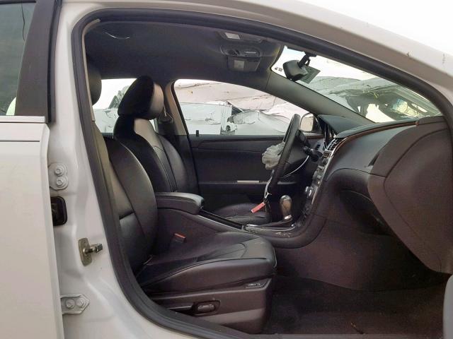 1G1ZE5EB3AF226959 - 2010 CHEVROLET MALIBU LTZ თეთრი ფოტო 5