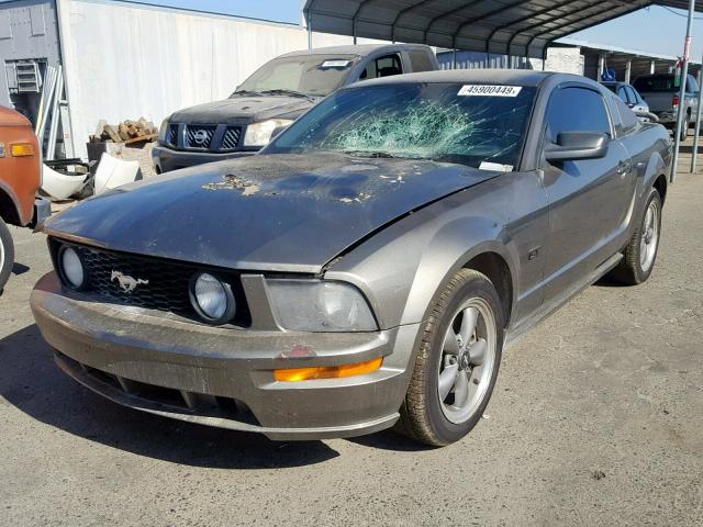 1ZVFT82H355246339 - 2005 FORD MUSTANG GT CHARCOAL photo 2