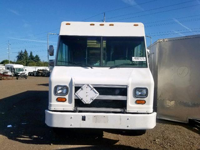 4UZA4FF40YCF81434 - 2000 FREIGHTLINER CHASSIS M GRAY photo 9