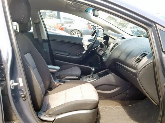 KNAFX5A86F5315952 - 2015 KIA FORTE EX GRAY photo 5