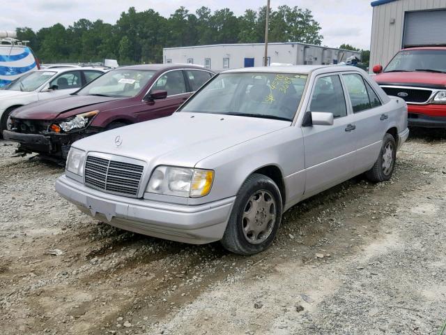 WDBEA32E8RC056582 - 1994 MERCEDES-BENZ E 320 SILVER photo 2