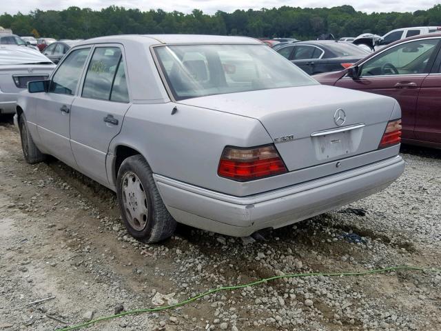 WDBEA32E8RC056582 - 1994 MERCEDES-BENZ E 320 SILVER photo 3