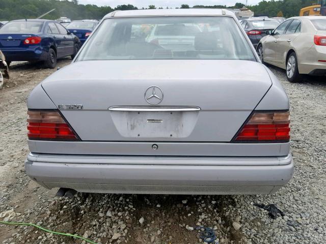 WDBEA32E8RC056582 - 1994 MERCEDES-BENZ E 320 SILVER photo 9