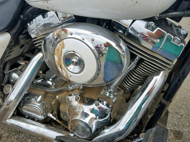 1HD1FRW164Y724708 - 2004 HARLEY-DAVIDSON FLHRCI WHITE photo 7