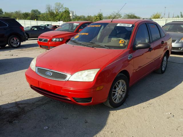 1FAFP34N85W238542 - 2005 FORD FOCUS ZX4 RED photo 2