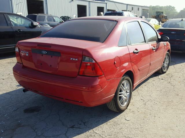 1FAFP34N85W238542 - 2005 FORD FOCUS ZX4 RED photo 4