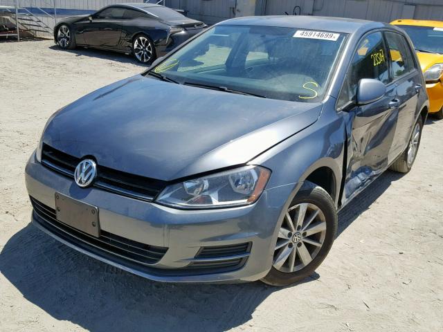 3VW117AU2HM011423 - 2017 VOLKSWAGEN GOLF S GRAY photo 2