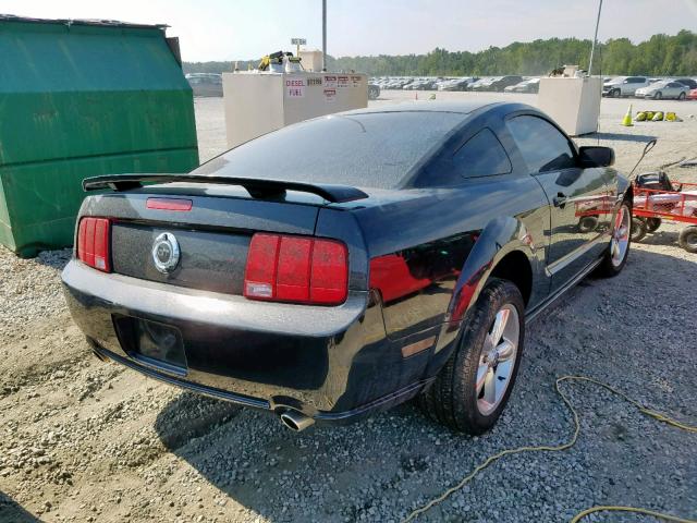 1ZVFT82H575202992 - 2007 FORD MUSTANG GT BLACK photo 4