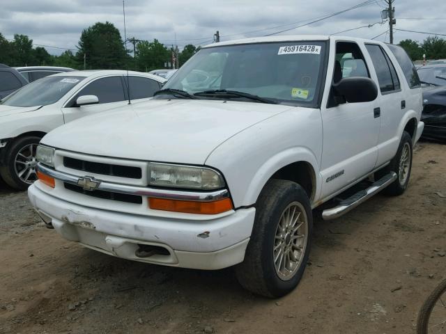 1GNDT13X24K134100 - 2004 CHEVROLET BLAZER WHITE photo 2