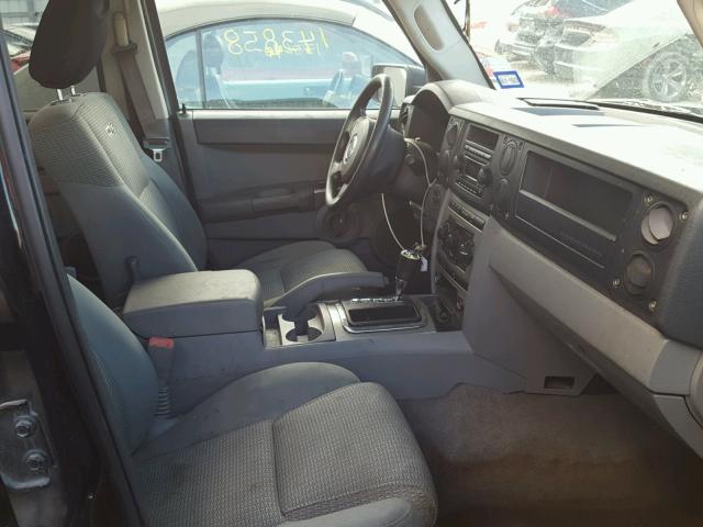 1J8HH48N66C267498 - 2006 JEEP COMMANDER BLACK photo 5