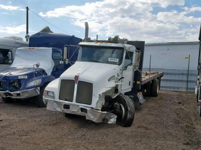 2NKMHD7X54M394719 - 2004 KENWORTH CONSTRUCTI WHITE photo 2