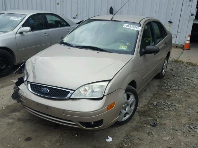 1FAHP34N47W155265 - 2007 FORD FOCUS ZX4 GOLD photo 2