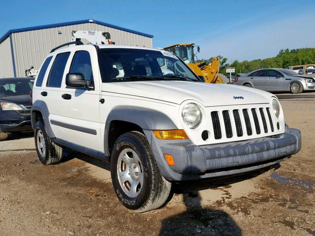 1J4GL48K15W679570 - 2005 JEEP LIBERTY SP WHITE photo 1