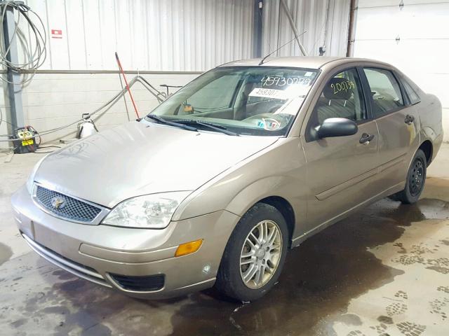 1FAFP34N95W296403 - 2005 FORD FOCUS ZX4 BEIGE photo 2