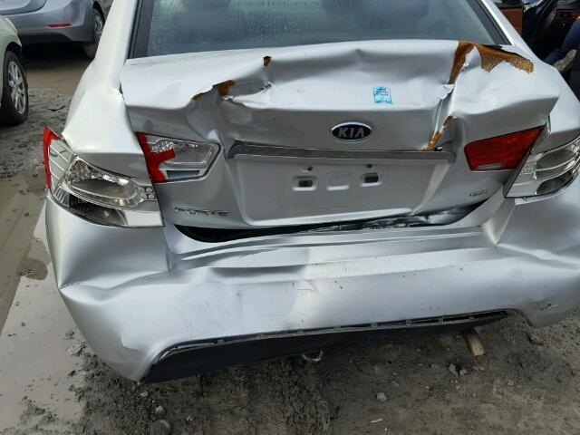 KNAFU4A20A5152304 - 2010 KIA FORTE EX SILVER photo 9