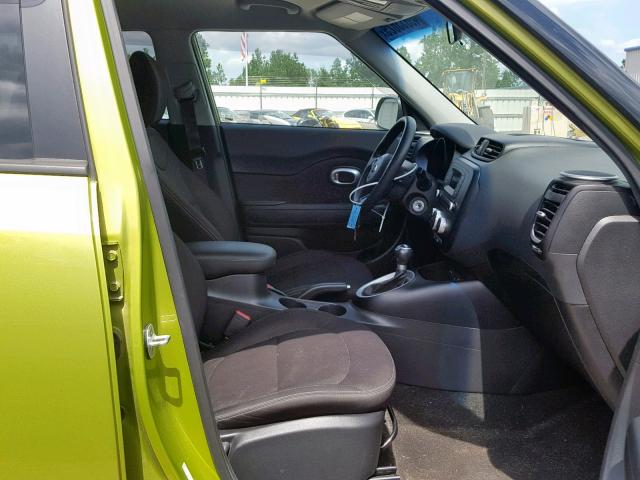 KNDJN2A23G7822679 - 2016 KIA SOUL GREEN photo 5