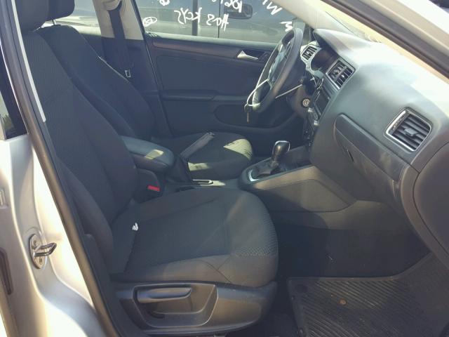 3VW2K7AJ0DM309499 - 2013 VOLKSWAGEN JETTA BASE Արծաթագույն լուսանկար 5