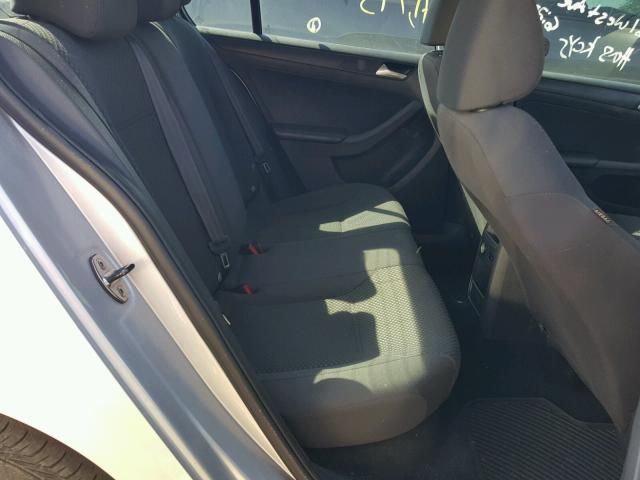 3VW2K7AJ0DM309499 - 2013 VOLKSWAGEN JETTA BASE Արծաթագույն լուսանկար 6