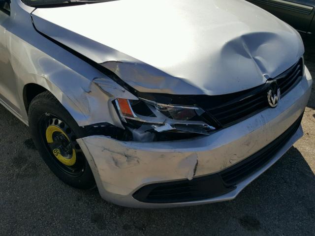 3VW2K7AJ0DM309499 - 2013 VOLKSWAGEN JETTA BASE Արծաթագույն լուսանկար 9