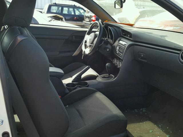 JTKJF5C79B3008990 - 2011 TOYOTA SCION TC თეთრი ფოტო 5